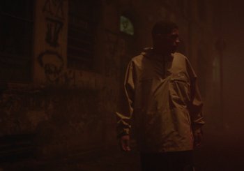 Movie still from “Nego Bala - Sonho” (2021), directed by Douglas Bernardt – Medium shot, Low angle