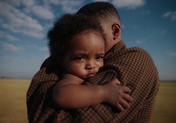 Movie still from “Nego Bala - Sonho” (2021), directed by Douglas Bernardt – Extreme Close Up shot, Low angle