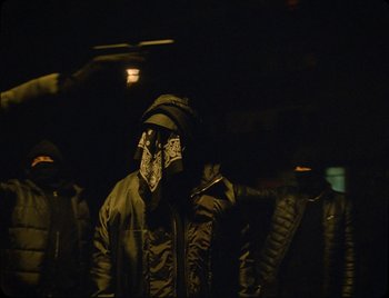 Movie still from “Ziak - Akimbo” (2021), directed by Bleu Désert – Medium shot, Low angle