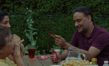 Movie still from “Desirée Dawson - Meet You At The Light” (2021), directed by Alexander Farah – Medium shot, High angle