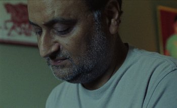 Movie still from “Desirée Dawson - Meet You At The Light” (2021), directed by Alexander Farah – Close Up shot, Low angle