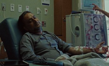 Movie still from “Desirée Dawson - Meet You At The Light” (2021), directed by Alexander Farah – Medium shot, High angle