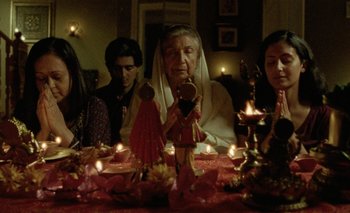 Movie still from “Desirée Dawson - Meet You At The Light” (2021), directed by Alexander Farah – Medium shot, High angle