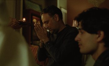 Movie still from “Desirée Dawson - Meet You At The Light” (2021), directed by Alexander Farah – Medium shot, High angle