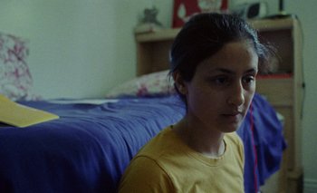 Movie still from “Desirée Dawson - Meet You At The Light” (2021), directed by Alexander Farah – Close Up shot, High angle