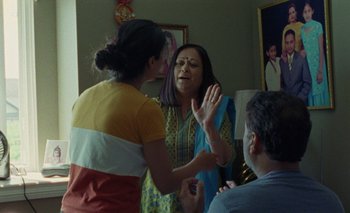 Movie still from “Desirée Dawson - Meet You At The Light” (2021), directed by Alexander Farah – Medium shot, Over the shoulder angle