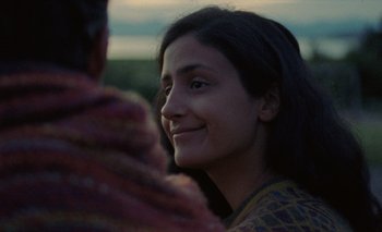 Movie still from “Desirée Dawson - Meet You At The Light” (2021), directed by Alexander Farah – Close Up shot, Over the shoulder angle