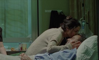 Movie still from “Desirée Dawson - Meet You At The Light” (2021), directed by Alexander Farah – Medium shot, Over the shoulder angle