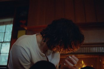 Movie still from “Glaive - All Dogs Go To Heaven” (2021), directed by Ramez Silyan – Close Up shot, Over the shoulder angle