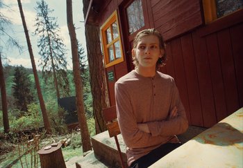 Movie still from “Annet X - Bylo Nebylo” (2021), directed by Jara Moravec – Medium shot, Low angle