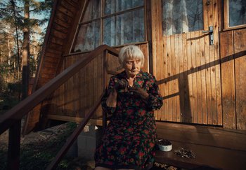 Movie still from “Annet X - Bylo Nebylo” (2021), directed by Jara Moravec – Medium shot, Low angle