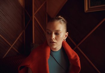 Movie still from “Annet X - Bylo Nebylo” (2021), directed by Jara Moravec – Medium shot, Low angle