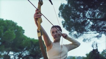 Movie still from “Sigrid - Mirror” (2021), directed by Femke Huurdeman – Medium shot, Low angle