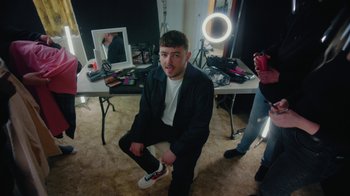 Movie still from “Declan J Donovan - Perfectly Imperfect” (2020), directed by Dan French – Medium shot, High angle