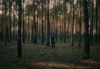 Movie still from “Katarzia - Even Water Burns” (2020), directed by Jay Walker – Wide shot, High angle