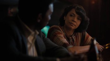 Movie still from “True Detective” (2014), created by Issa López – A woman sitting next to a man at a table; Close Up shot, Over the shoulder angle