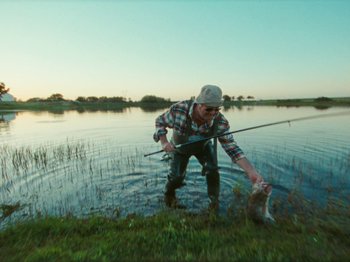 Movie still from “Gohu - All Will Be Cool” (2020), directed by Daniel Soares – Wide shot, Low angle