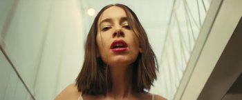 Movie still from “Haim - The Steps” (2020), directed by Paul Thomas Anderson – Close Up shot, Low angle