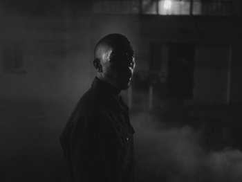 Movie still from “MorMor - Some Place Else” (2019), directed by rubberband. – Medium shot, Low angle