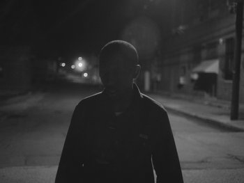 Movie still from “MorMor - Some Place Else” (2019), directed by rubberband. – Medium shot, Low angle