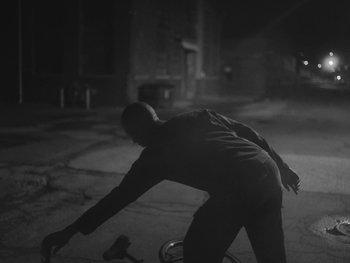 Movie still from “MorMor - Some Place Else” (2019), directed by rubberband. – Medium shot, Low angle