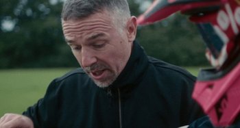 Movie still from “Stereophonics - Fly Like An Eagle” (2019), directed by Charlotte Regan – Close Up shot, Low angle