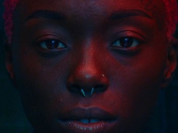 Movie still from “James Blake - Can’t Believe The Way We Flow” (2019), directed by Frank Lebon – Extreme Close Up shot, Overhead angle