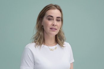 Movie still from “Anouk - It’s A New Day” (2019), directed by Victor D. Ponten – Close Up shot, Low angle