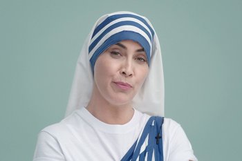 Movie still from “Anouk - It’s A New Day” (2019), directed by Victor D. Ponten – Close Up shot, Low angle