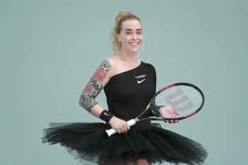 Movie still from “Anouk - It’s A New Day” (2019), directed by Victor D. Ponten – Medium shot, Low angle