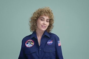 Movie still from “Anouk - It’s A New Day” (2019), directed by Victor D. Ponten – Close Up shot, Low angle