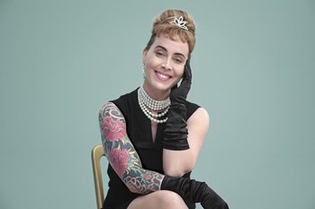 Movie still from “Anouk - It’s A New Day” (2019), directed by Victor D. Ponten – Medium shot, Low angle