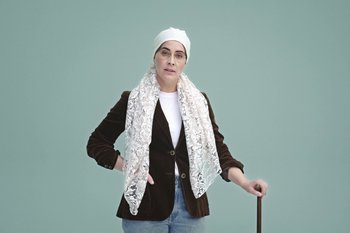 Movie still from “Anouk - It’s A New Day” (2019), directed by Victor D. Ponten – Medium shot, Low angle