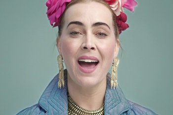 Movie still from “Anouk - It’s A New Day” (2019), directed by Victor D. Ponten – Close Up shot, Overhead angle