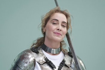 Movie still from “Anouk - It’s A New Day” (2019), directed by Victor D. Ponten – Close Up shot, Low angle