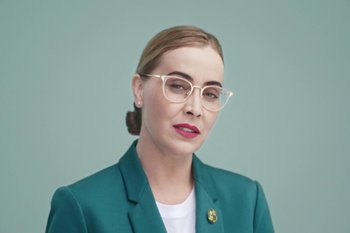 Movie still from “Anouk - It’s A New Day” (2019), directed by Victor D. Ponten – Close Up shot, Over the shoulder angle