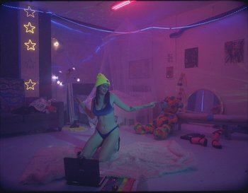 Movie still from “Sam Fender - Hypersonic Missiles” (2019), directed by Vincent Haycock – Wide shot, High angle