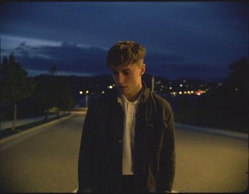Movie still from “Sam Fender - Hypersonic Missiles” (2019), directed by Vincent Haycock – Medium shot, Low angle