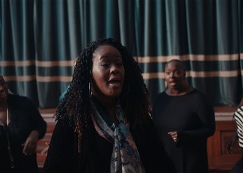 Movie still from “Adelphi Music Factory - Javelin (Calling Out Your Name)” (2019), directed by Fanny Hoetzeneder – Medium shot, Low angle