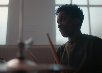 Movie still from “Adelphi Music Factory - Javelin (Calling Out Your Name)” (2019), directed by Fanny Hoetzeneder – Close Up shot, Over the shoulder angle