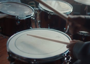 Movie still from “Adelphi Music Factory - Javelin (Calling Out Your Name)” (2019), directed by Fanny Hoetzeneder – Extreme Close Up shot, High angle