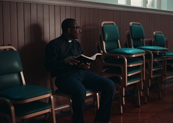 Movie still from “Adelphi Music Factory - Javelin (Calling Out Your Name)” (2019), directed by Fanny Hoetzeneder – Medium shot, Low angle