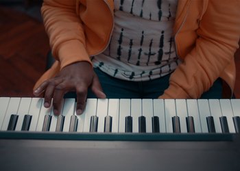 Movie still from “Adelphi Music Factory - Javelin (Calling Out Your Name)” (2019), directed by Fanny Hoetzeneder – Extreme Close Up shot, Overhead angle