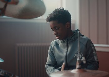 Movie still from “Adelphi Music Factory - Javelin (Calling Out Your Name)” (2019), directed by Fanny Hoetzeneder – Close Up shot, Over the shoulder angle