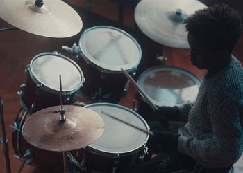 Movie still from “Adelphi Music Factory - Javelin (Calling Out Your Name)” (2019), directed by Fanny Hoetzeneder – Medium shot, High angle