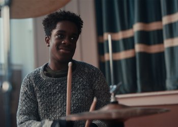 Movie still from “Adelphi Music Factory - Javelin (Calling Out Your Name)” (2019), directed by Fanny Hoetzeneder – Close Up shot, Over the shoulder angle