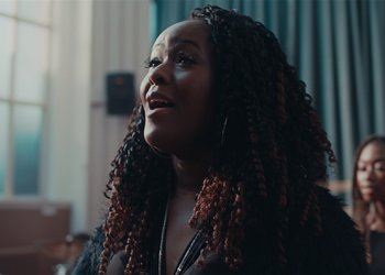 Movie still from “Adelphi Music Factory - Javelin (Calling Out Your Name)” (2019), directed by Fanny Hoetzeneder – Close Up shot, Low angle