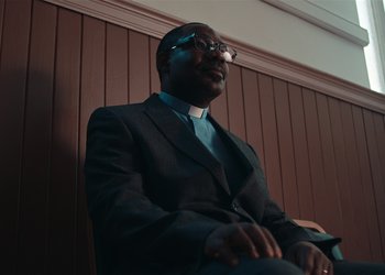 Movie still from “Adelphi Music Factory - Javelin (Calling Out Your Name)” (2019), directed by Fanny Hoetzeneder – Medium shot, Low angle