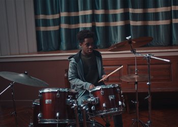 Movie still from “Adelphi Music Factory - Javelin (Calling Out Your Name)” (2019), directed by Fanny Hoetzeneder – Medium shot, Over the shoulder angle