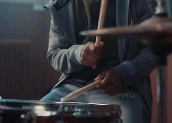 Movie still from “Adelphi Music Factory - Javelin (Calling Out Your Name)” (2019), directed by Fanny Hoetzeneder – Extreme Close Up shot, High angle